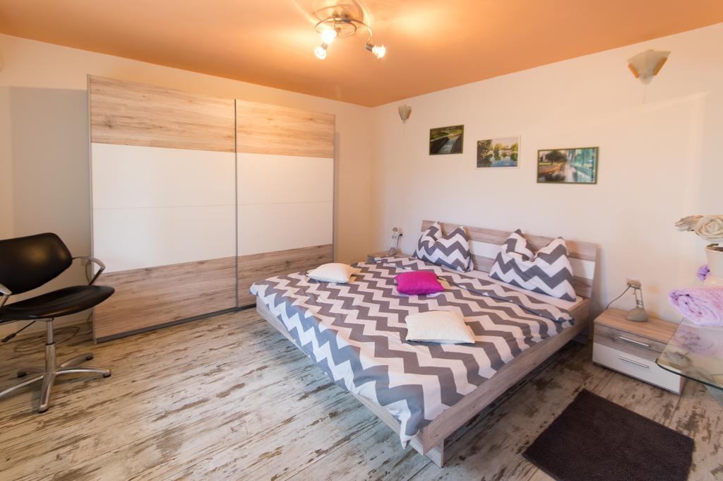 Apartment Stipe Solin Exterior photo
